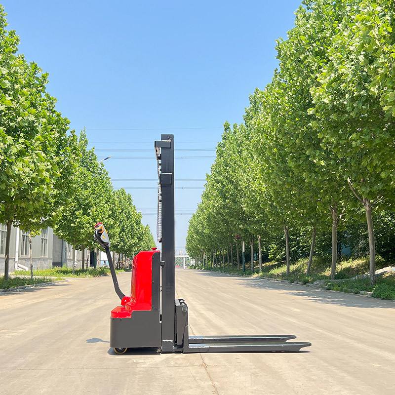 عمال تكديس المستودعات