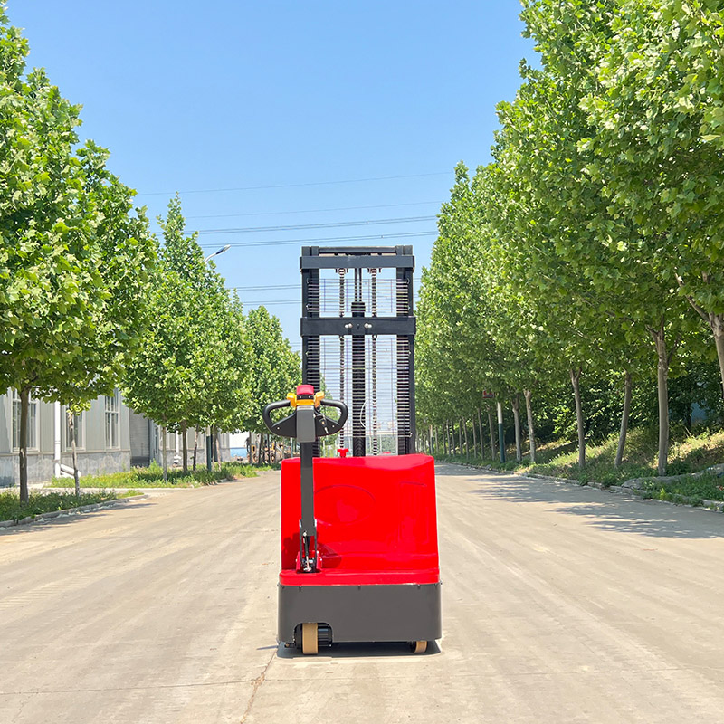 عمال تكديس المستودعات