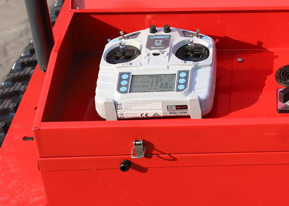 جزازة العشب التي يتم التحكم فيها عن بعد