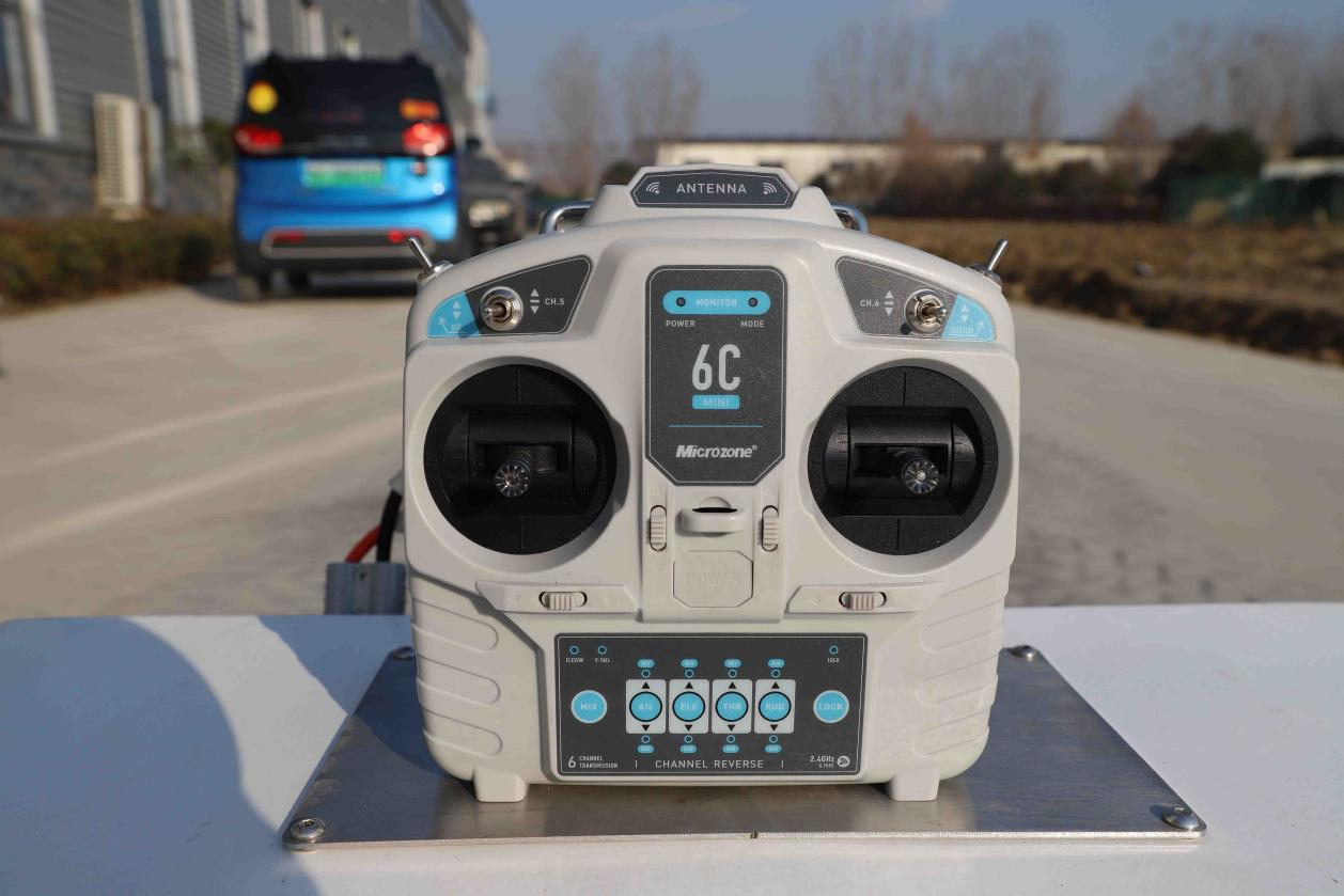 قاطعة الفرشاة بجهاز التحكم عن بعد