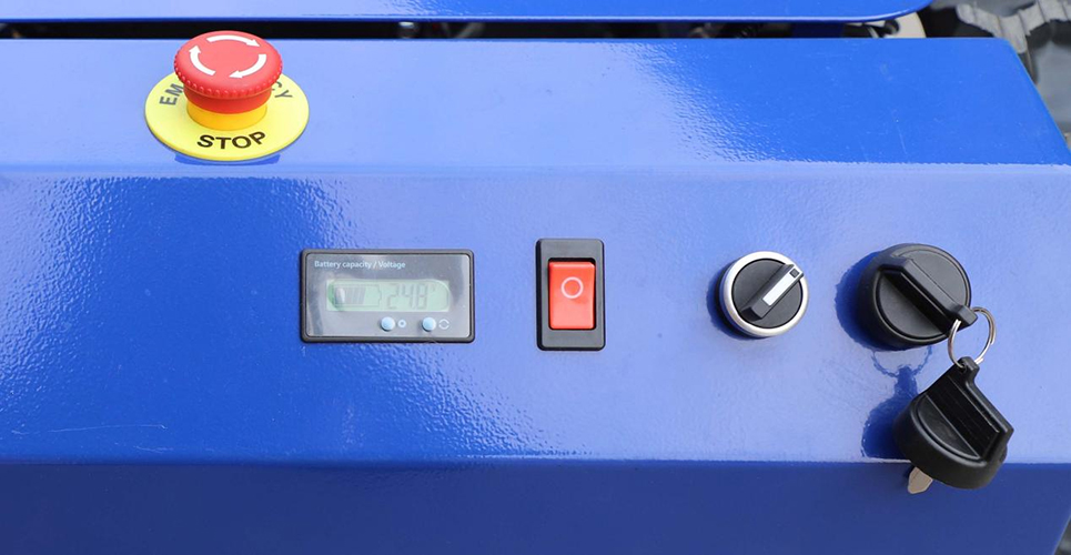 جزازة العشب المنحدرة التي يتم التحكم فيها عن بعد