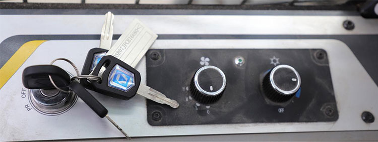 لودر انزلاقي مدمج لودر انزلاقي مدمج