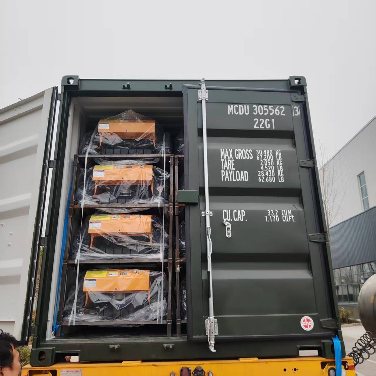 جزازات العشب متوفرة في المستودعات الأوروبية بالخارج